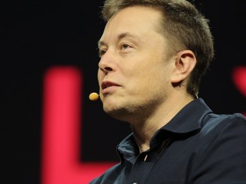 Elon Musk pode anunciar nova bateria e 'independência' da Tesla hoje