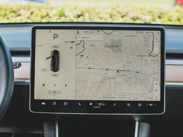 Estado nos EUA tenta dificultar venda de carros elétricos; Tesla escapa