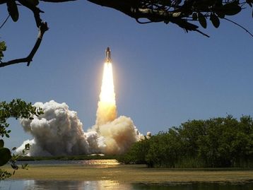 NASA deve enviar primeira mulher ao solo da Lua em 2024