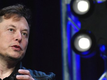 Tesla perde US$ 50 bilhões após adiar carro elétrico barato