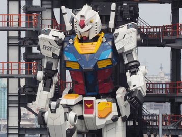 Robô gigante de 20 metros dá seus primeiros passos no Japão