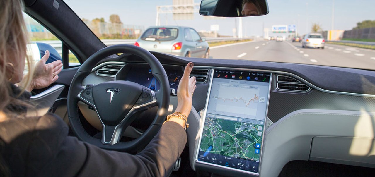 1º beta do Tesla Autopilot 100% autônomo está chegando