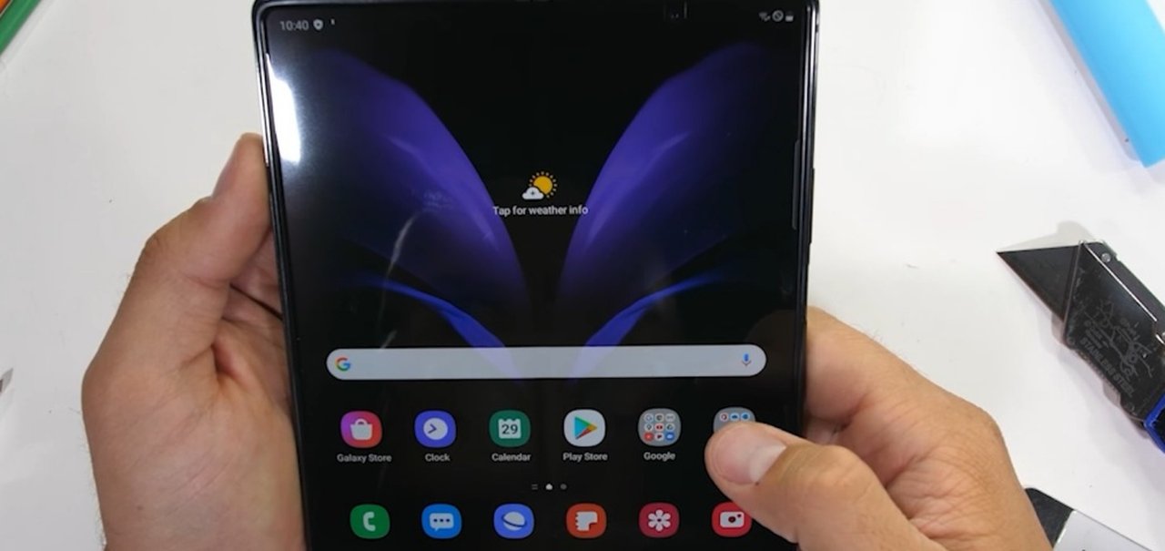 Samsung Galaxy Z Fold 2 sobrevive a testes de resistência em vídeo