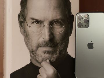 Tim Cook homenageia Steve Jobs em seu aniversário de morte
