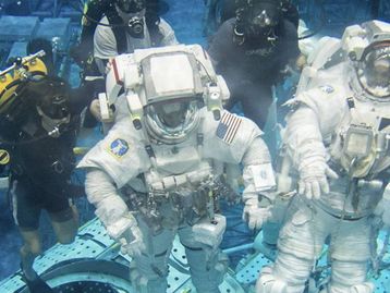 NASA testa novo traje espacial para próxima missão à Lua