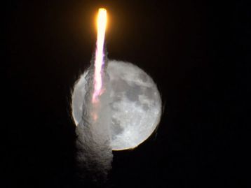 Veja momento exato em que foguete passa na frente da lua [vídeo]