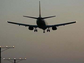 Jetpack é visto sobrevoando Aeroporto de Los Angeles (de novo)