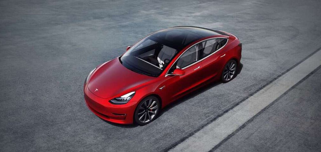 Tesla Model 3 ganha mais autonomia com atualização de software