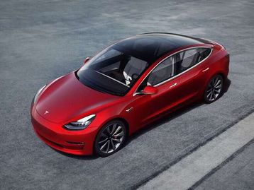 Tesla Model 3 ganha mais autonomia com atualização de software