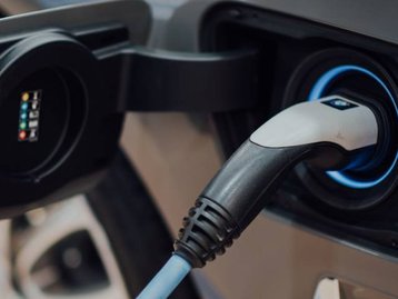 Carros elétricos já vendem mais que movidos a diesel na Europa