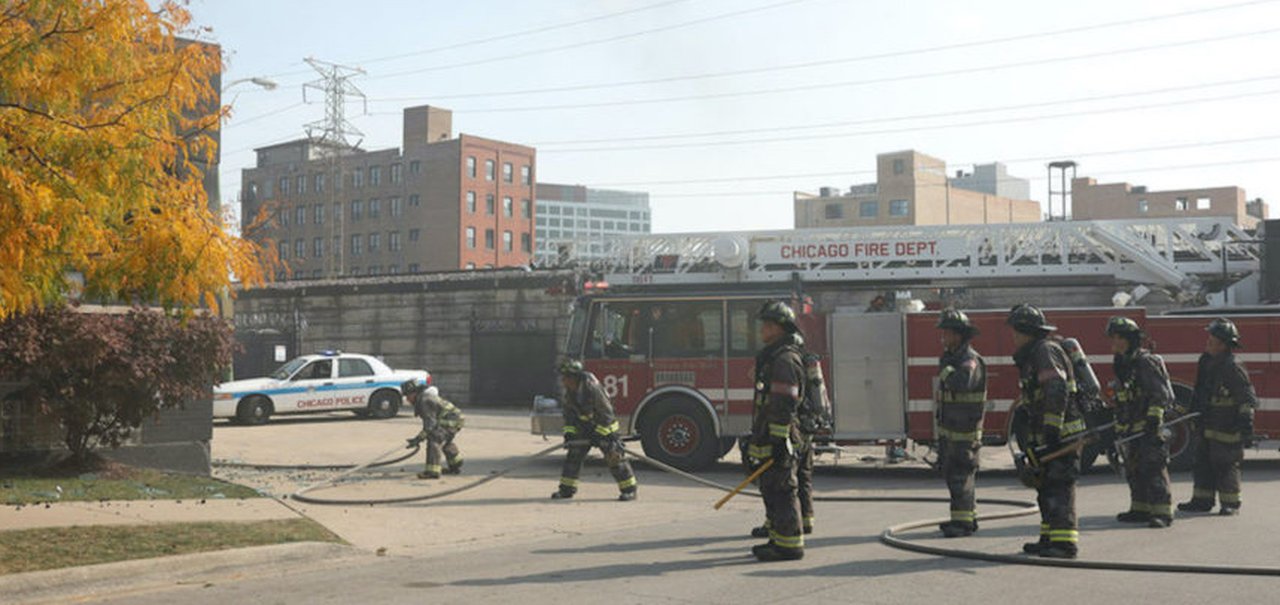 Chicago Fire: imagens da 9ª temporada mostram nova paramédica