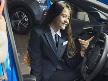 Peugeot: filhos pressionam pais para comprar carro elétrico