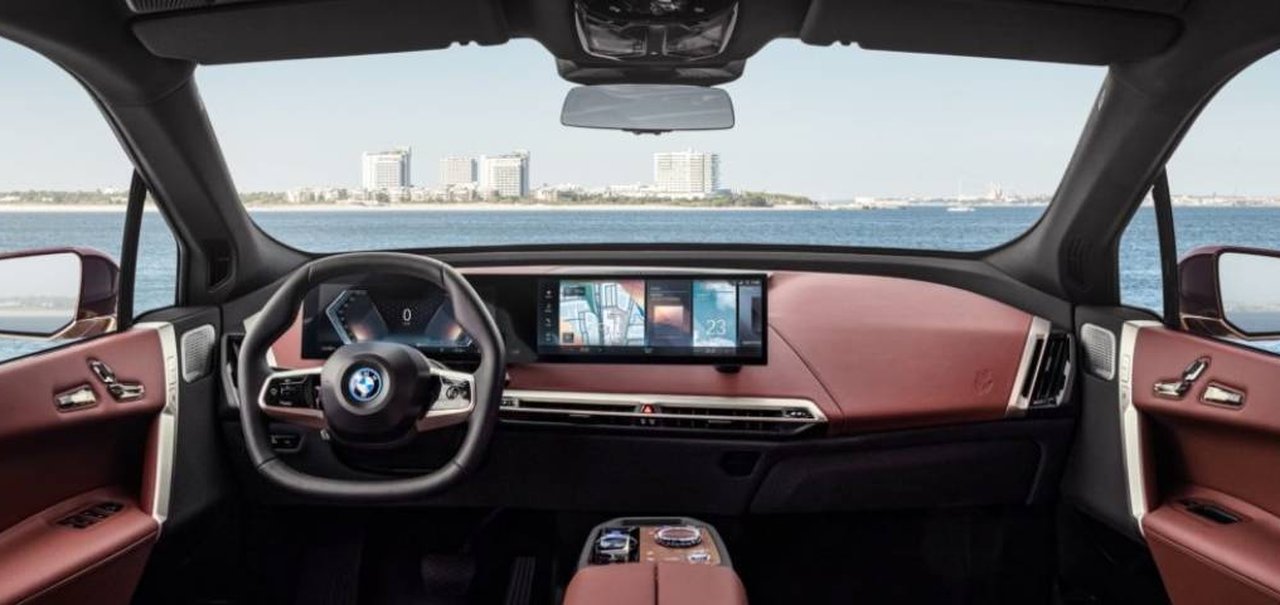 Novo BMW iX, veículo elétrico da marca, chega ao mercado em 2021