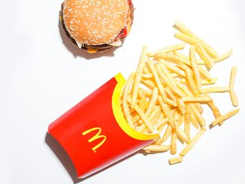 Méqui Friday: McDonald's celebra Black Friday até no WhatsApp