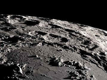 Cinzas humanas serão levadas para a Lua em 2021