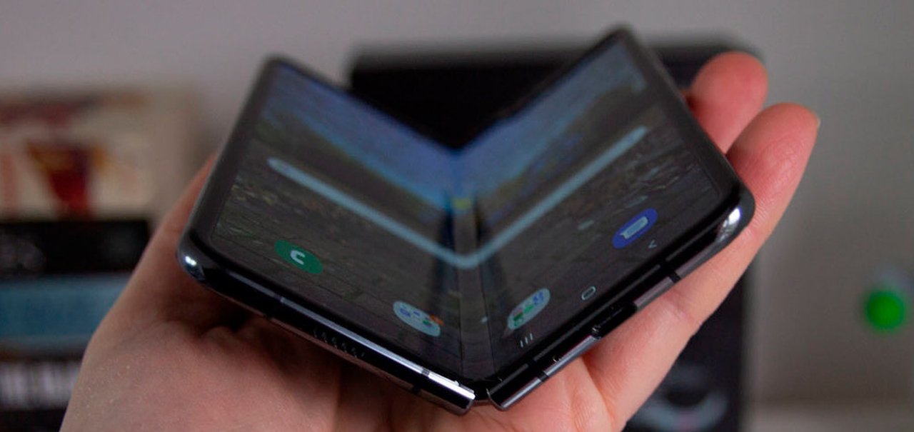 Samsung Galaxy Z Fold 3 pode chegar com câmera sob a tela