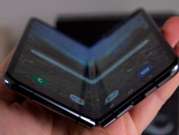 Samsung Galaxy Z Fold 3 pode chegar com câmera sob a tela