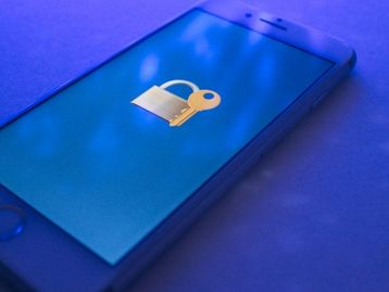 Apple acusa Facebook de 'coletar o máximo de dados possível'