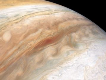 Sobrevoe Júpiter em um vídeo incrível da missão Juno da NASA