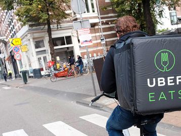 Uber pode ser obrigada a dar ações para motoristas e entregadores