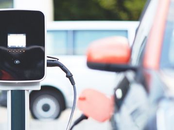 Guerra: Tesla terá que competir com VW por carro elétrico barato
