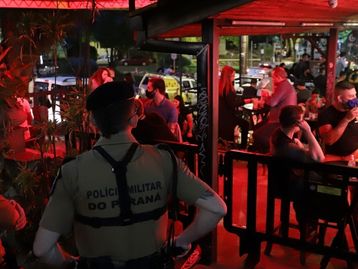 Governo do Paraná instaura toque de recolher para frear covid-19