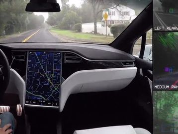 Musk está confiante com chegada de direção 100% autônomo em 2021