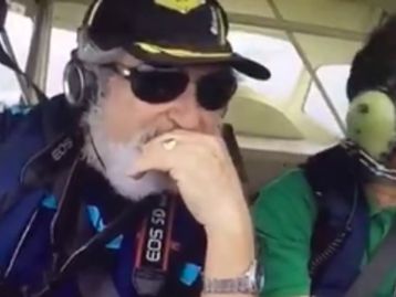 Celular cai de avião, filma a trajetória e é recuperado no RJ