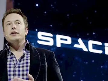 Elon Musk viraliza ao publicar foto da lua com mensagem escondida