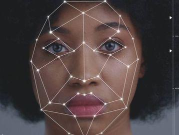 Homem preto fica 10 dias preso por erro de reconhecimento facial