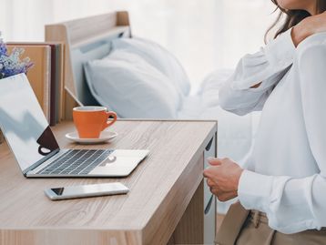 Lista com acessórios para melhor ergonomia no Home Office