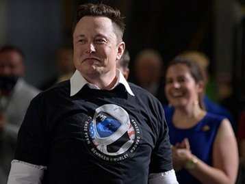 Elon Musk volta a ser o 2º mais rico do mundo com queda da Tesla