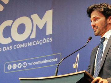 Ministro promete rádio FM em todos os celulares feitos no Brasil
