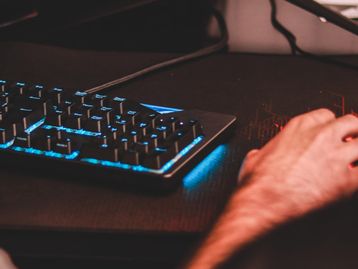 Teclado de membrana ou mecânico: qual vale mais a pena?