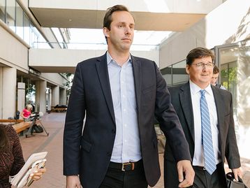 Trump perdoa ex-funcionário da Google condenado por espionagem
