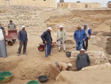 Missão arqueológica descobre cemitério de 3 mil anos no Egito
