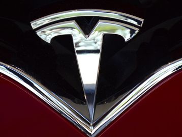 Tesla bate recordes financeiros no último trimestre de 2020