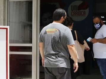 Enem Digital estreia com atraso no sistema e abstenção de 68,1%