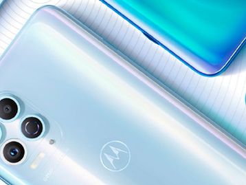 Motorola Edge S é homologado no Brasil com carregador na caixa