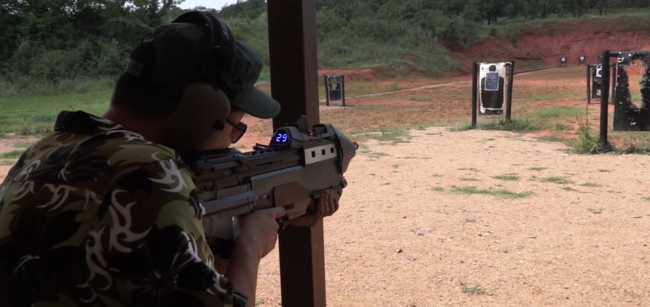 Halo: youtuber cria arma funcional idêntica ao rifle MA5D