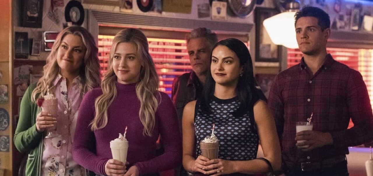 Riverdale 5x5: Betty e Archie se reúnem em momento picante (Recap)