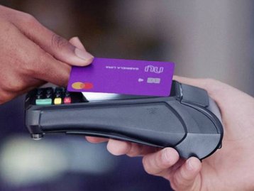 Nubank lança cartão de crédito para quem tem 'nome sujo'