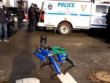 Cão-robô da polícia de Nova York entra em ação novamente