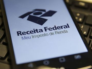 IRPF 2021: Quem recebeu auxílio emergencial pode ter que devolver