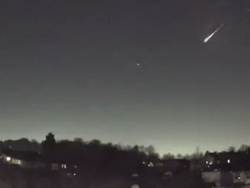 Meteoro 'bola de fogo' ilumina o céu do Reino Unido; veja