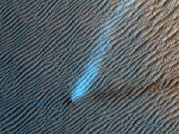 NASA mostra imagens de redemoinho 'dançando' nas dunas de Marte