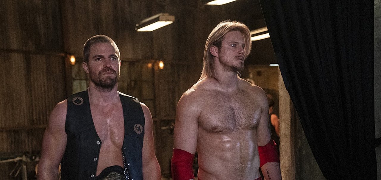 Heels: fotos de Stephen Amell e Alexander Ludwig em nova série