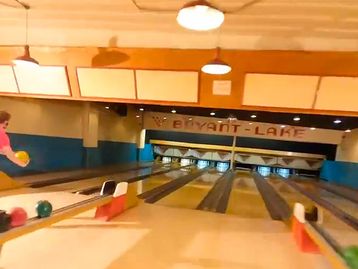 Vídeo feito por drone em pista de boliche tem qualidade de cinema 