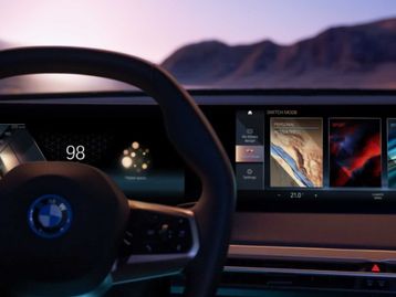 BMW apresenta novo painel curvo e sistema de navegação iDrive 8