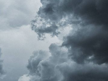 Emirados Árabes Unidos darão 'choques' em nuvens para produzirem chuva